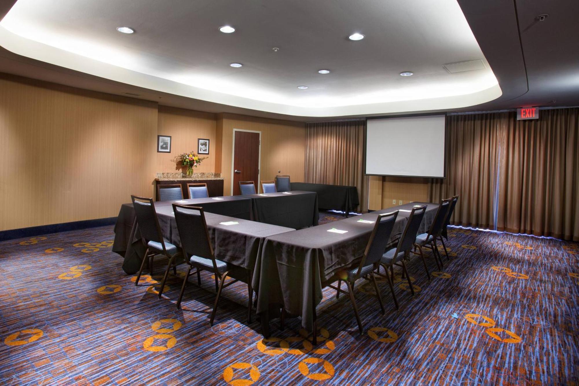 Courtyard By Marriott Fayetteville Eksteriør bilde