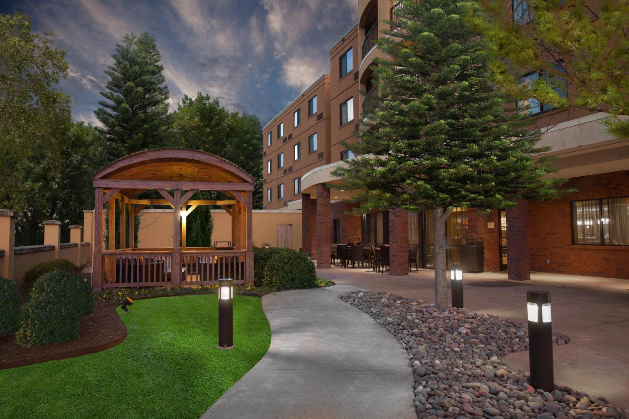 Courtyard By Marriott Fayetteville Eksteriør bilde