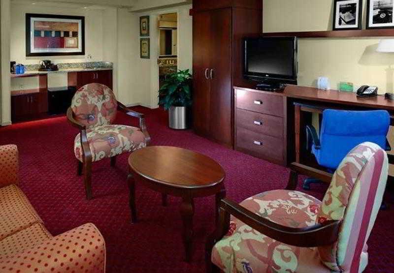 Courtyard By Marriott Fayetteville Rom bilde